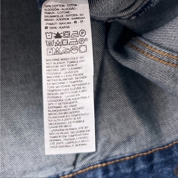 NWT Levi’s 90’s Denim Distressed Trucker Jacket in Mad Love Dark Wash - Picture 10 of 10